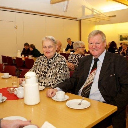 Eiríksson.Vinafundur að lokinni hátíðarmessu á vígsludegi Glerárkirkju, öðrum sunnudegi í aðventu 2012. Myndina tók Bjarni
Eiríksson.