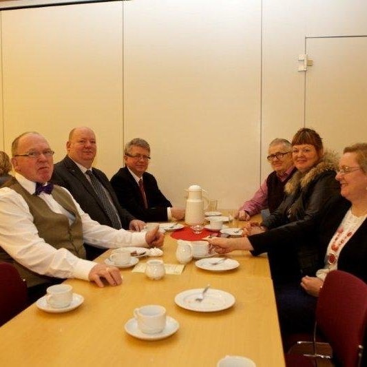 Eiríksson.Vinafundur að lokinni hátíðarmessu á vígsludegi Glerárkirkju, öðrum sunnudegi í aðventu 2012. Myndina tók Bjarni
Eiríksson.