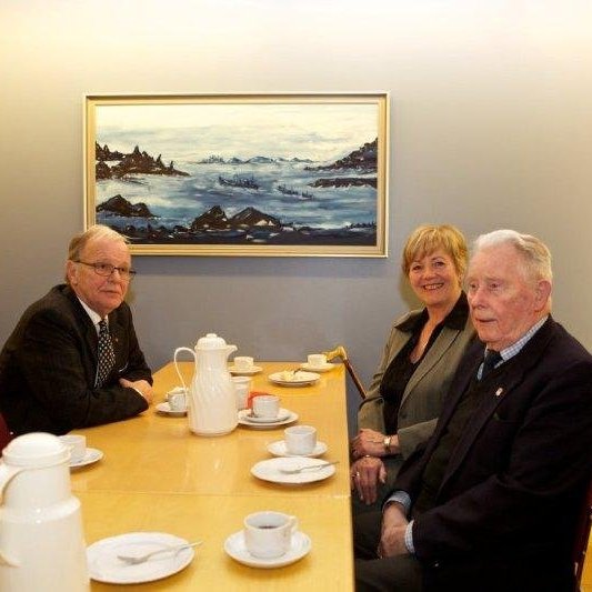 Eiríksson.Vinafundur að lokinni hátíðarmessu á vígsludegi Glerárkirkju, öðrum sunnudegi í aðventu 2012. Myndina tók Bjarni
Eiríksson.