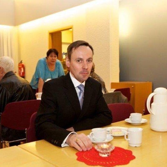 Eiríksson.Vinafundur að lokinni hátíðarmessu á vígsludegi Glerárkirkju, öðrum sunnudegi í aðventu 2012. Myndina tók Bjarni
Eiríksson.