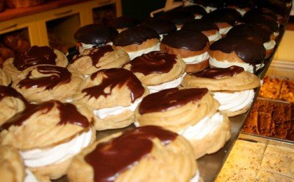 Kaffihús með gómsætum bollum og tónlist á æskulýðsdaginn