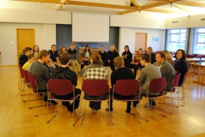 Guðsþjónusta með þátttöku sjálfboðaliða YWAM