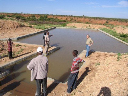 Fermingarbörn ganga í hús að safna fyrir vatnsverkefni í Afríku