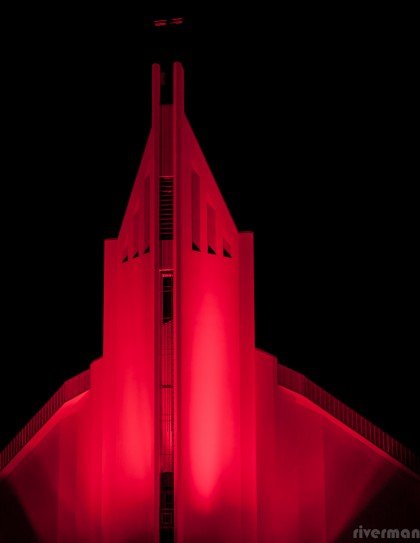 Glerárkirkja er bleik!