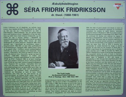 Upplýsingaskilti við minnisvarða um sr. Friðrik endurnýjað