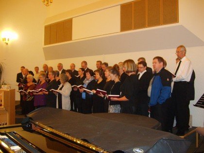 Kirkjan ómar af söng