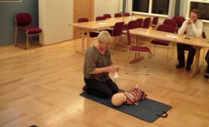 Myndir frá skyndihjálparnámskeiði