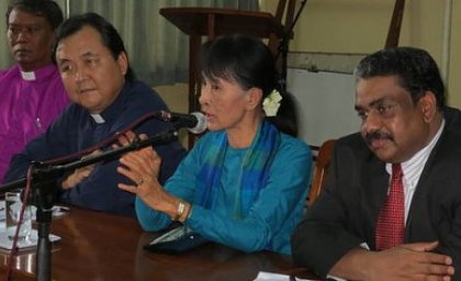 Aung San Suu Kyi segir þörf á nýjum aðferðum við sáttargjörð