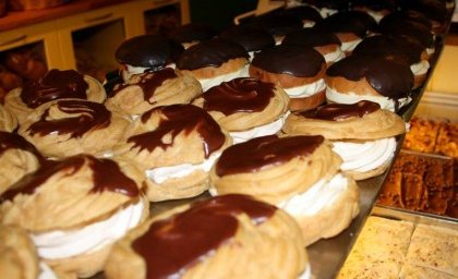 Kaffihús með gómsætum bollum og tónlist á æskulýðsdaginn