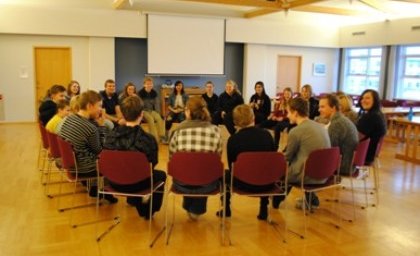 Guðsþjónusta með þátttöku sjálfboðaliða YWAM