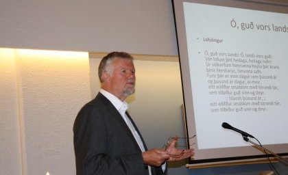 Fjölmenni á fyrirlestri Péturs Péturssonar