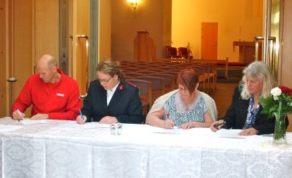 Samningur undirritaður 25. okt. 2013