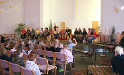 Barnasamvera og messa í Glerárkirkju.
