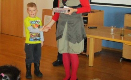 Börn á leikskólanum Tröllaborgum gáfu börnum í Malaví VATN