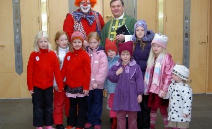 Sunndagskóli í safnaðarsal kl. 11.00